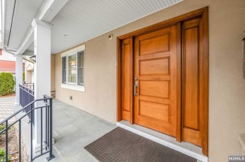 42 Lincoln Ave, River Edge, NJ 07661-2419