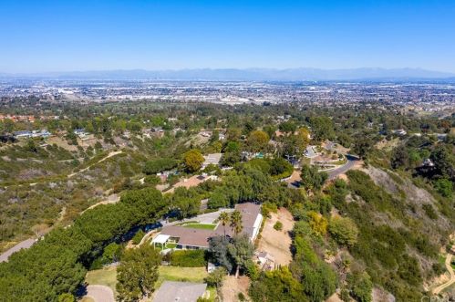 26 Middleridge Ln, Palos Verdes Estates, CA 90274-4054