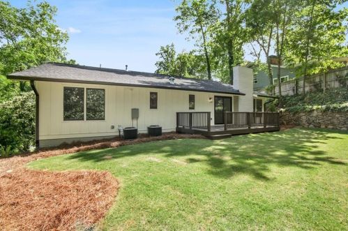 625 Bridgewater Dr, Atlanta GA  30328-2816 exterior