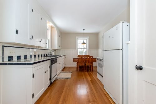 85 Park St, Dover, NH 03820-3143