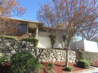 3959 Santa Carlotta St, Glendale, CA 91214-1053