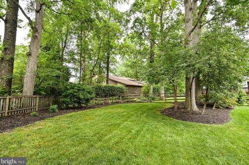 9010 Parliament Dr, Springfield VA  22015-2152 exterior