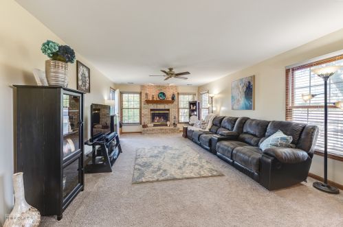143 Mclaren Dr, Sycamore IL  60178-2256 exterior