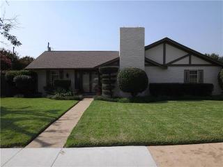 3814 Eugene Ct, Irving TX  75062-3015 exterior