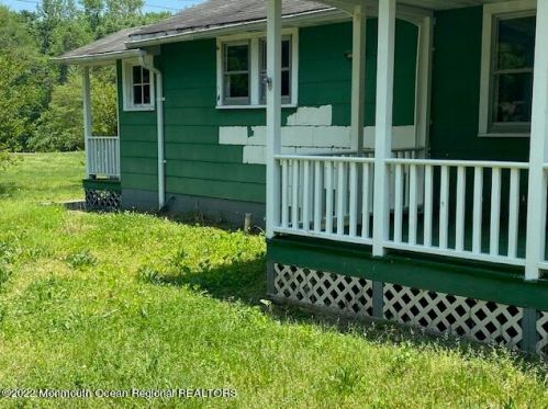 37 Moorehouse Rd, Plumsted Township, NJ 08533-1313