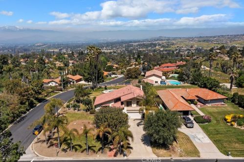16350 Rancho Escondido Dr, Riverside CA  92506-5816 exterior
