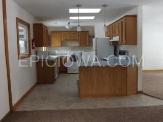 800 6th St, Midway IA  52302-5807 exterior