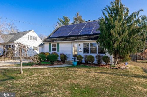 25 School Ln, Pilesgrove, NJ 08098-1330