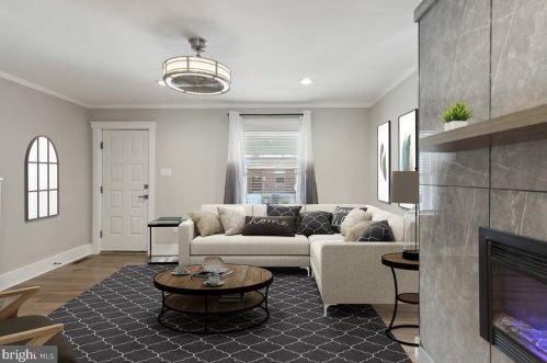 7129 Guyer Ave, Philadelphia, PA 19153-2405