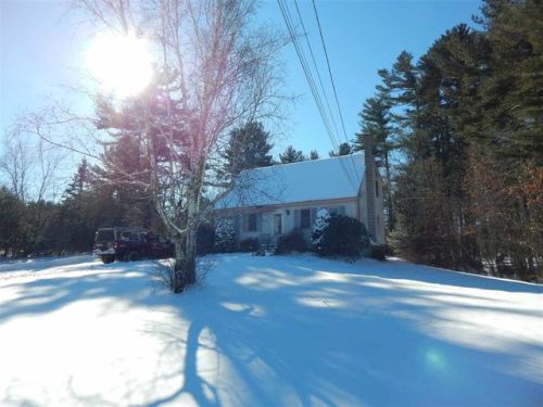 57 Old Derry Rd, Londonderry, NH 03053-2221