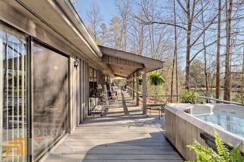 1423 Ramey Rd, Lakemont, GA 30552-1752