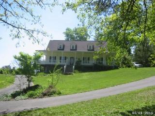 599 Cedar Cir, Clinton, TN 37716-4603