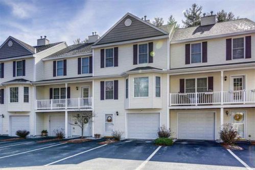 11 Mulberry Ln, Amherst, NH 03031-2621