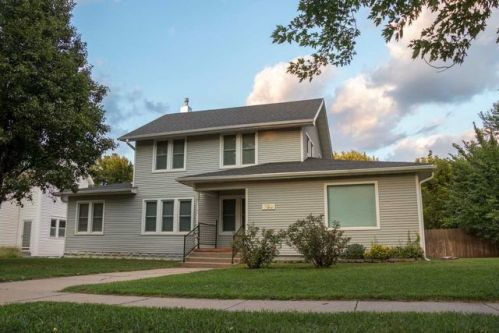 130 Kansas St, Haven, KS 67543-9279