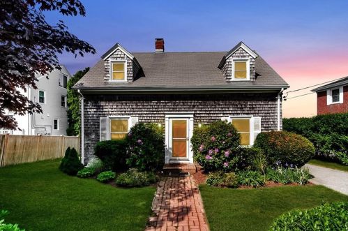 241 Tuckerman Ave, Middletown, RI 02842-6046
