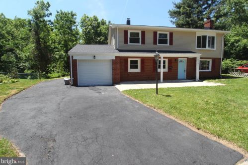 14814 Dixon Ct, Woodbridge, VA 22193-1940