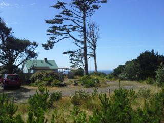 110 77th Ct, Newport, OR 97365-9653