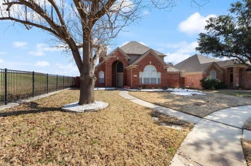 10424 Harris Ct, Irving TX  75063-5332 exterior