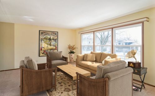 350 Hawthorne Rd, Buffalo Grove, IL 60089-3417