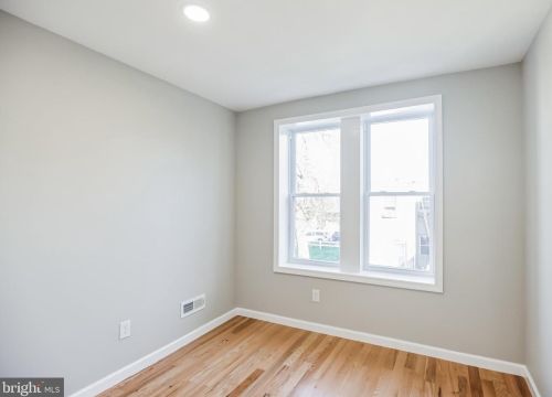 525 Bailey St, Camden NJ  08102-2522 exterior