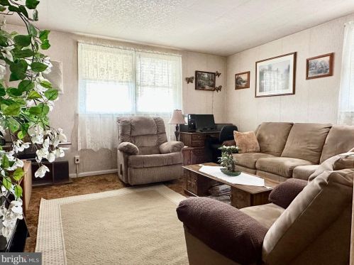 1113 Hunting Park Ave, Philadelphia PA 19140-2830 exterior