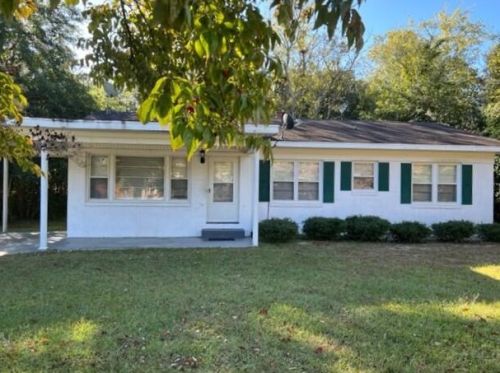 35 Myrick St, Barnwell, SC 29812-1427