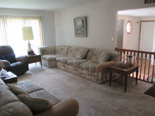 334 Shawnee Dr, Carol Stream IL  60188-1962 exterior