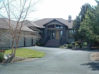 1060 Cinnamon Teal Dr, Eagle Crest, OR 97756-8351