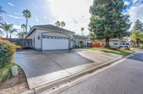 5175 Congressional St, Sharon, CA 93610-8402