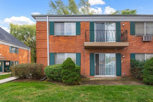 603 Falcon Dr, Arlington Hts IL  60005-4330 exterior