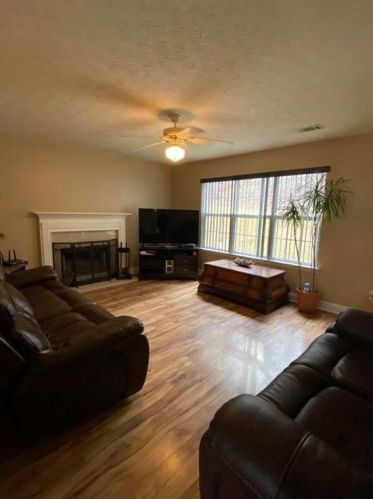 2920 Horseshoe Bnd, Gainesville, GA 30507-9483