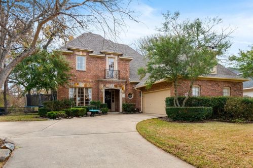 5932 Riverbend Pl, Fort Worth TX  76112-1064 exterior