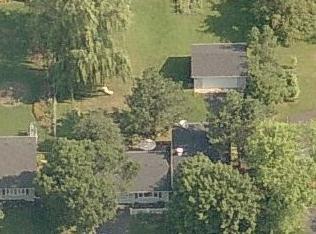 15670 Idlewood Ln, Green Oaks, IL 60048-1440
