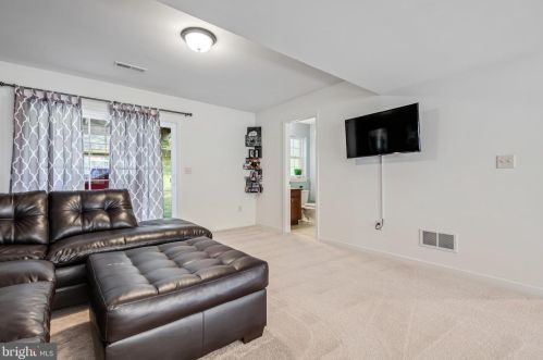 319 Devon Dr, Lancaster PA  17603-4609 exterior