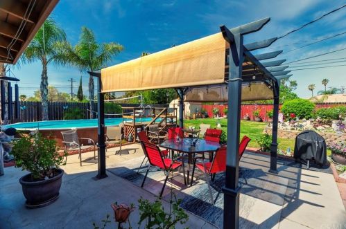 10075 Hedrick Ave, Riverside CA  92503-2377 exterior