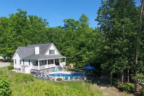 933 Red Hill Dr, Urbanna, VA 23175-2466