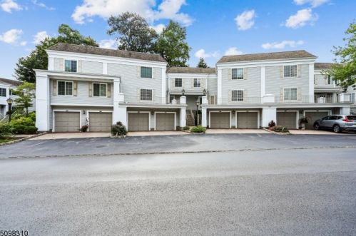 118 Riveredge Dr, Chatham Township, NJ 07928-3118