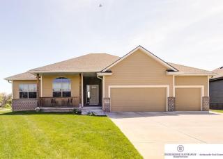 10529 152nd Avenue Cir, Bennington, NE 68007-5578