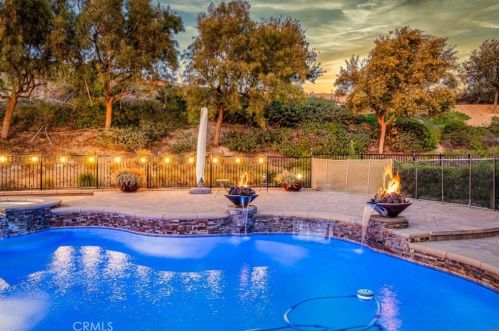 16352 Sierra Heights Dr, Riverside CA  92503-8457 exterior