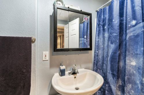 19058 Hampden Dr, Denver CO  80013-5411 exterior