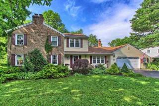 30 Fox Run Dr, York, PA 17403-4932