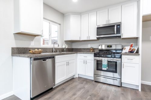 830 30th St, San Diego, CA 92102-2306