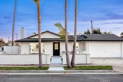 8212 Munster Dr, Huntington Beach CA  92646-5025 exterior