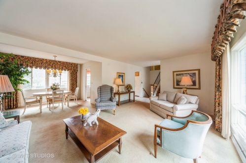 821 Castlewood Ln, Bannockburn IL  60015-2605 exterior