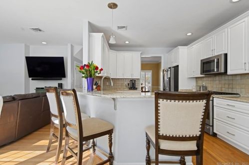 8 Winter Village Rd, Granby CT  06035-1130 exterior