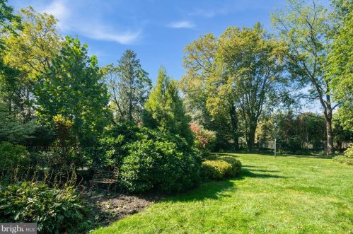 220 Washington Ave, Tavistock NJ 08033-3323 exterior