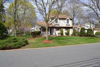 375 Bullard Ave, Paramus, NJ 07652-4639