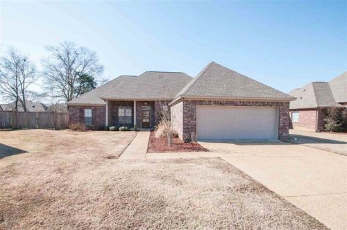 111 Victoria Ln, Clinton, MS 39056-4031