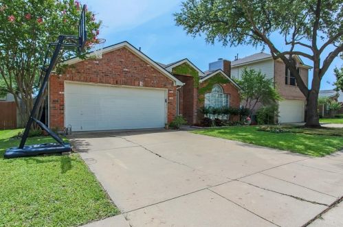 2120 Wentworth Dr, Lewisville TX  75028-7268 exterior