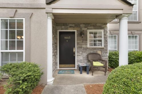 1003 Masons Creek Cir, Atlanta, GA 30350-2560